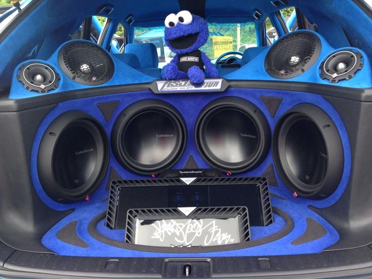 Subwoofers-speakers-and-amplifier-custom-car-audio
